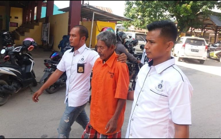 Jago, el supuesto chamán, afronta una pena de hasta 15 años de prisión. ESPECIAL/thejakartapost.com