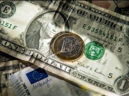 El Banco BASE prevé que el tipo de cambio cotice entre 18.40 y 18.60 pesos por dólar en cotizaciones interbancarias a la venta.  AFP / ARCHIVO