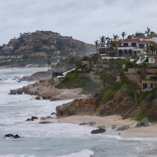 Suspenden clases en Los Cabos por efectos de ''John''