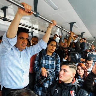 Seguiremos defendiendo al usuario del transporte público: Aristóteles