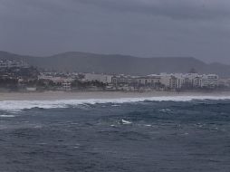 Desde la noche se activaron las brigadas de vigilancia en las zonas de riesgo y se activaron cinco albergues en Los Cabos. EFE / J. Reyes