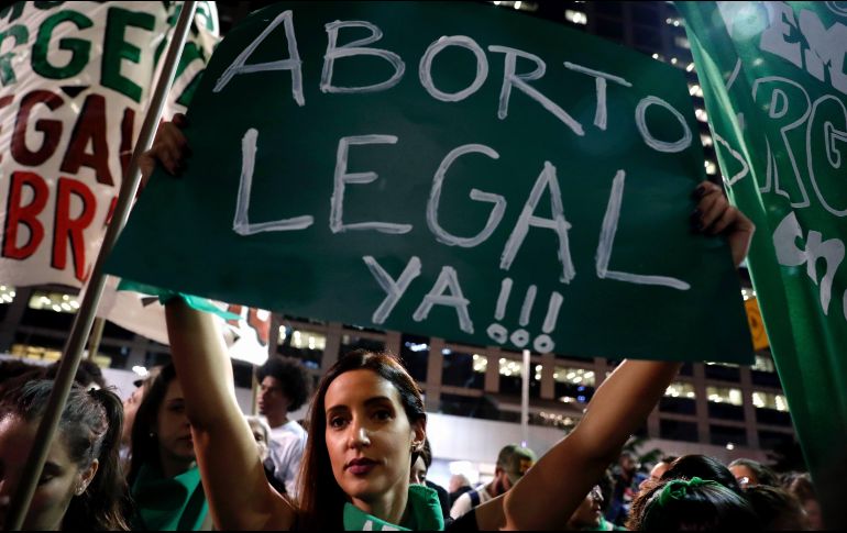 El Senado argentino debate hoy si aprueba definitivamente el proyecto de ley para despenalizar el aborto. EFE / F. Bizerra