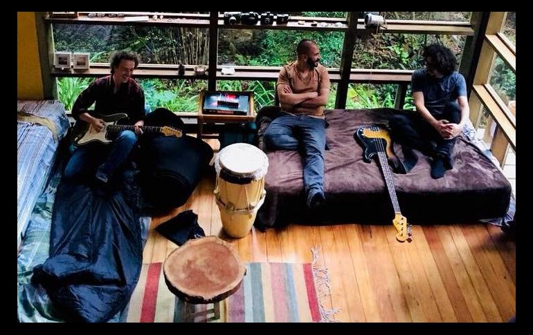 La agrupación mezcla diversos ritmos colombianos en sus creaciones. FACEBOOK/Filip y Woope