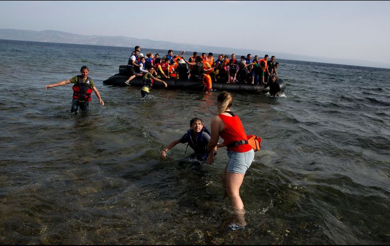 Al menos 13 mil 981 refugiados fueron rescatados por guardacostas turcos en el mar Egeo en lo que va del año. AP/ARCHIVO