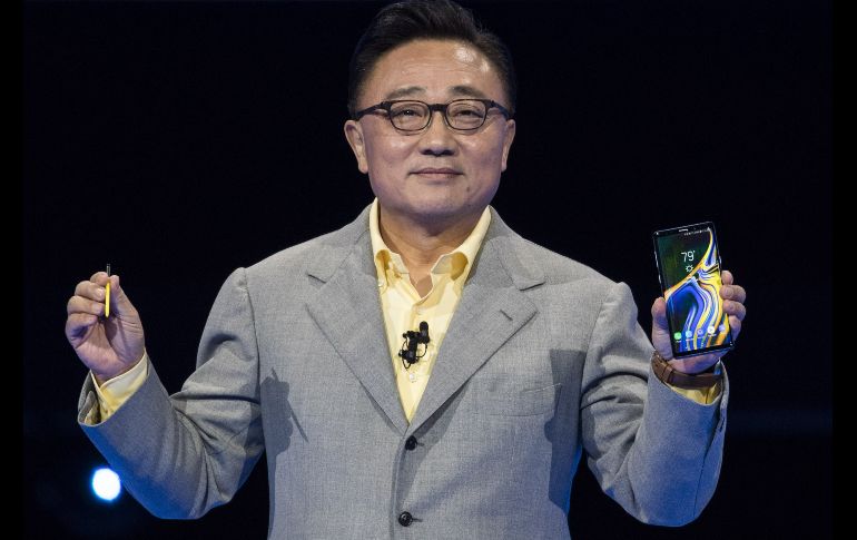 DJ Koh, presidente y CEO de Samsung Electronics presentando su nuevo Samsung Galaxy Note 9. AFP /  D. Angerer