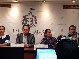 El presidente del comité, Jorge Alberto Alatorre (c), refiere que las evaluaciones a las iniciativas de reforma a la Fiscalía de Jalisco se publicarán en la página y calificarán si cubren 