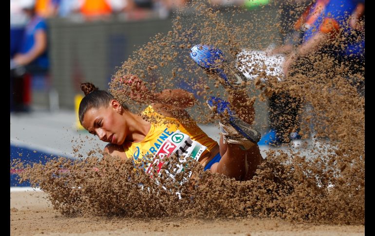 El campeonato reúne a unos mil 600 atletas y 48 finales. Maryna Bekh, de Ucrania, en prueba clasificatoria de salto de longitud.