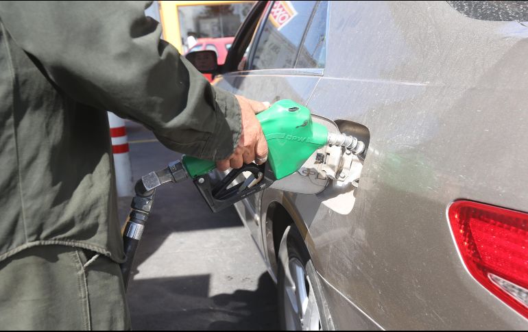 En México, con el alza de los precios del combustible, comprar un coche se ha convertido en un lujo. EL INFORMADOR / ARCHIVO