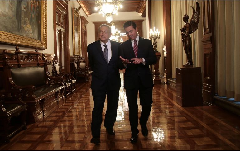 Andrés Manuel López Obrador y Enrique Peña Nieto se reunieron hoy en el Palacio Nacional. EFE / Prensa AMLO