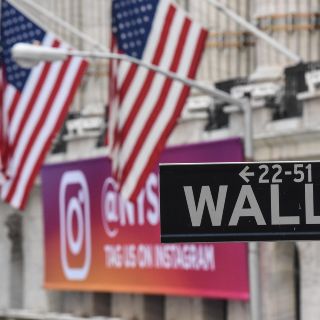 Wall Street abre a la baja ante temores de crisis monetaria