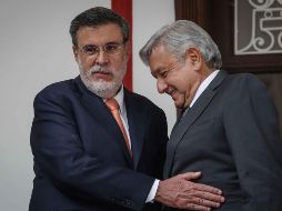 López Obrador detalló que el primero de diciembre -cuando asuma la Presidencia- enviará dos paquetes de iniciativas al Congreso de la Unión. SUN/ ARCHIVO