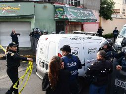 Personal de la Policía capitalina acordona una vivienda. SUN/F. Rodríguez