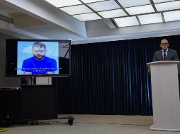 Jorge Rodríguez, ministro de Comunicación, muestra el video donde Juan Requesens, otro diputado detenido, declara contra Borges. AFP/F. Parra