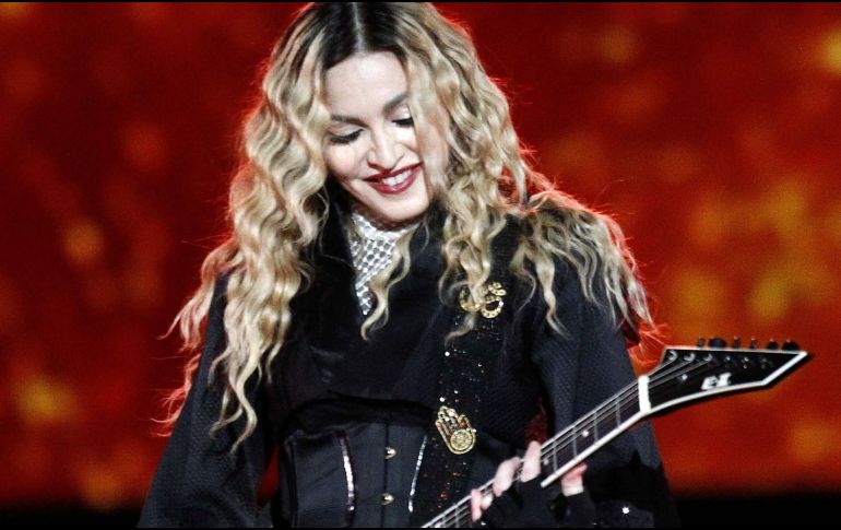 Madonna mantiene sobre su cabeza la brillante corona de la reina del pop. SUN/Archivo