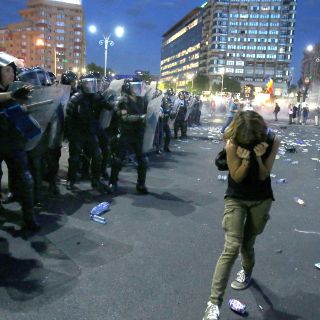 Reportan más de 450 heridos en Rumania durante manifestación