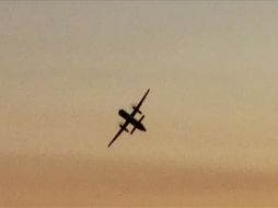 En un audio difundido este sábado, se puede escuchar a los operadores alentar al empleado a aterrizar de manera segura, aunque el hombre se negó a hacerlo. AFP