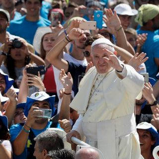 El Papa insta a jóvenes a enfrentar "la cultura de la muerte"