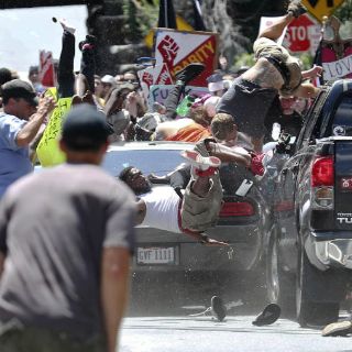 Disturbios supremacistas en Charlottesville dejan un muerto