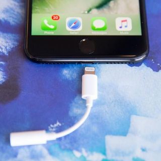 Nuevos iPhone no incluirán el adaptador Lightning