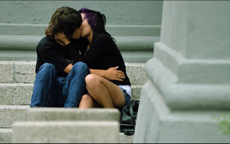 Los cambios son para proteger las expresiones de amor consensuadas entre jóvenes y adultos, ya que muchos han sido víctimas de extorsiones por parte la Policía municipal. EL INFORMADOR / ARCHIVO