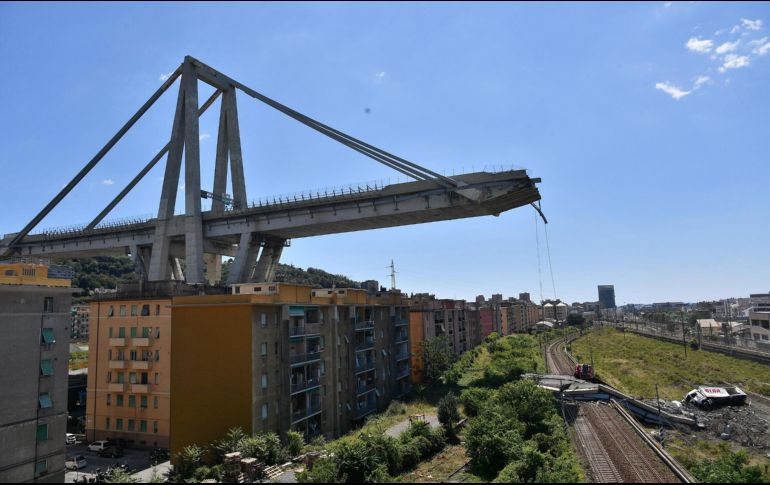 Finalmente, el Gobierno nombrará próximamente a un comisario que se encargará de vigilar el correcto desarrollo de las obras de reconstrucción del puente. EFE/ L. Zennaro