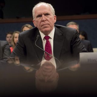 Trump revoca credencial a ex jefe de la CIA