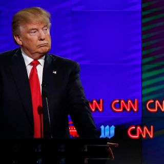 Revoca Trump acceso a información clasificada a ex director de la CIA