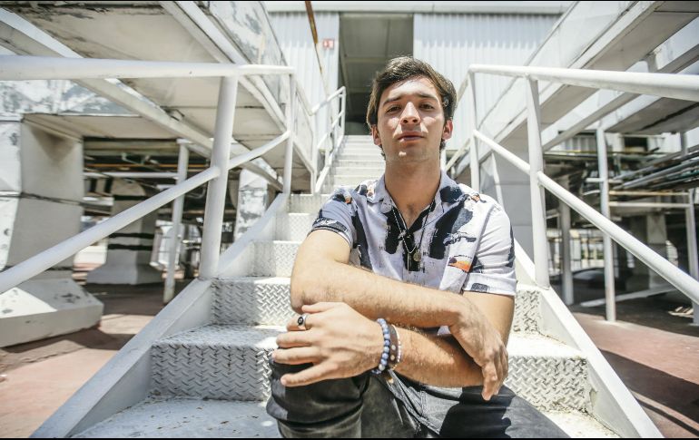 El intérprete promueve su canción “2x1”. EL INFORMADOR/F. Atilano