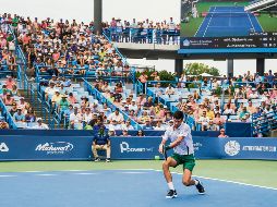 Impone condiciones. Novak Djokovic superó a Adrian Mannarino en poco más de dos horas, para instalarse en la tercera ronda. EFE