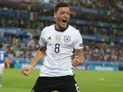 Özil renunció a la Selección alemana acusando al presidente de la Federación Alemana de considerarle alemán cuando ganan e inmigrante cuando pierden. MEXSPORT / ARCHIVO