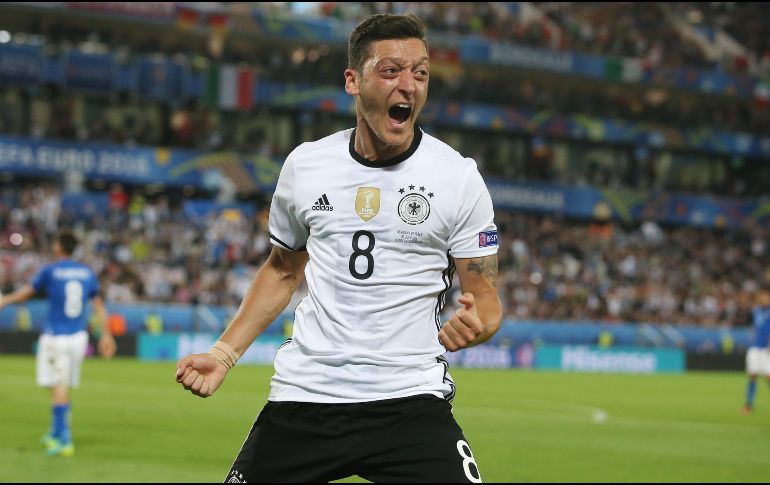 Özil renunció a la Selección alemana acusando al presidente de la Federación Alemana de considerarle alemán cuando ganan e inmigrante cuando pierden. MEXSPORT / ARCHIVO