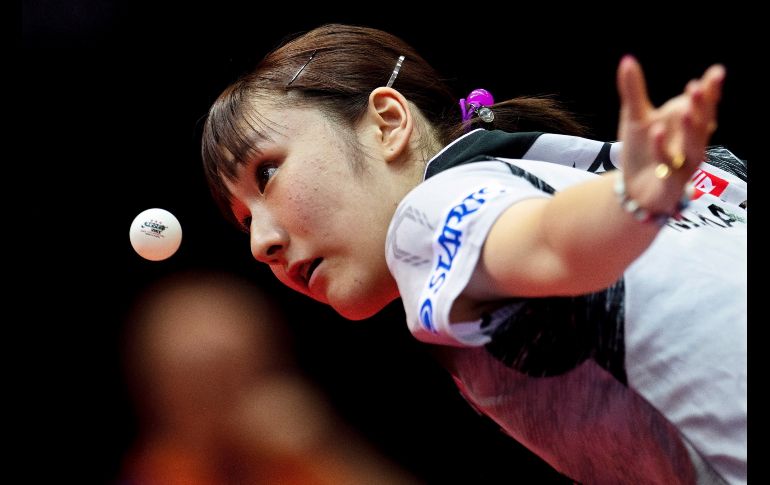La japonesa Miyu Kato compite en los octavos de final femeninos contra las china Gaoyang Liu en el Asarel Bulgaria Open de ping pong que se celebra en Panaguiúrishte, Bulgaria. EFE/ V. Donev