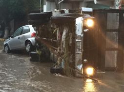 Debido a la lluvia ocurrida en el municipio mexiquense, los cuerpos de rescate atendieron a más de 10 residentes por diversas heridas. NTX / ESPECIAL