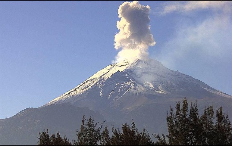  El Centro Nacional de Prevención de Desastres indicó que monitoreo del volcán Popocatépetl se realiza de forma continua junto con la UNAM. TWITTER/ @Popocatepetl_MX