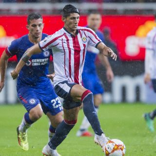 Pulido y Salcido, bajas de Chivas ante Veracruz