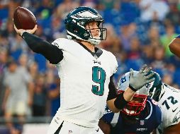 La lesión de Nick Foles (#9) en el juego de ayer ante Nueva Inglaterra ponen en suspenso su regreso. AFP