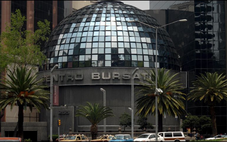 En el mercado accionario local se opera con un volumen de 558 mil 517 títulos, por un precio económico de 22.3 millones de pesos. NTX / ARCHIVO