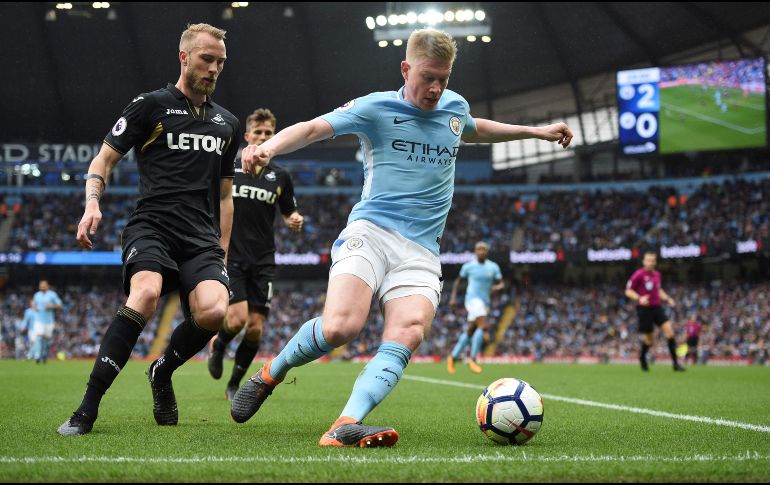 El futbolista belga se lesionó un ligamento de la rodilla derecha durante un entrenamiento el miércoles; no informan si se someterá a una cirugía. AFP / ARCHIVO