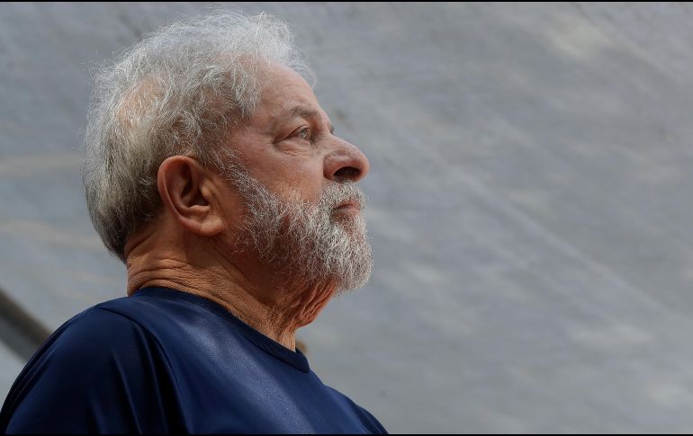 Lula lidera con un 30 por ciento la intención de voto y sería elegido presidente de Brasil por tercera ocación si le permitieran participar y si se confirman los datos de las encuestas. AP /A. Penner
