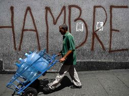 La cantidad equivale a 723 o 45 dólares, según las tasas oficiales de referencia en el país. AFP/ F. Parra