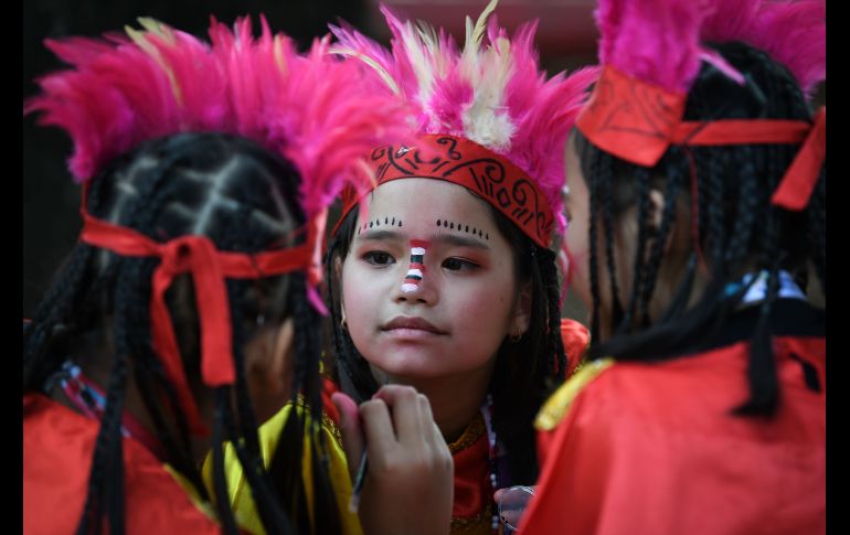 Espectáculos pirotécnicos y bailes tradicionales de las distintas etnias y zonas que habitan las más de 17 mil islas del país asiático completaron el evento. AFP/ A. Wallace