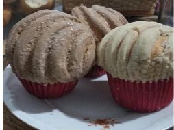 En su cuenta de Twitter, el SAT informó que si un pan rebasa las 275 kilocalorías cada 100 gramos, debe incluir el IEPS, ''al igual que los polvorones, las orejas y toda la repostería''. TWITTER / @SATMX