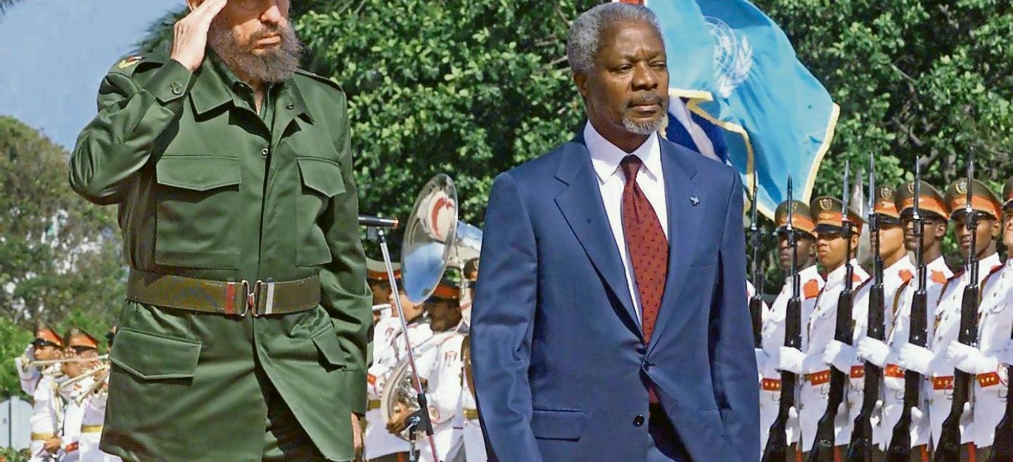 El líder de la Revolución Cubana, Fidel Castro, y Kofi Annan en La Habana, en el año 2000. AFP