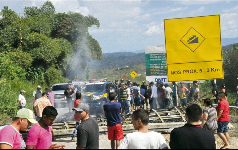 Pacaraima. Autoridades llegan a la zona de los campamentos destruidos. Brasil calcula que cerca de 400 inmigrantes venezolanos cruzan diariamente la frontera. EFE