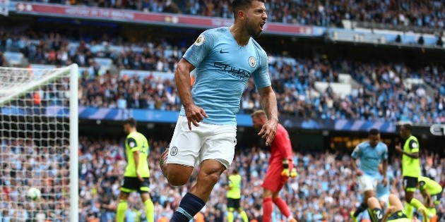 Ag&uuml;ero y el City aplastan al Huddersfield