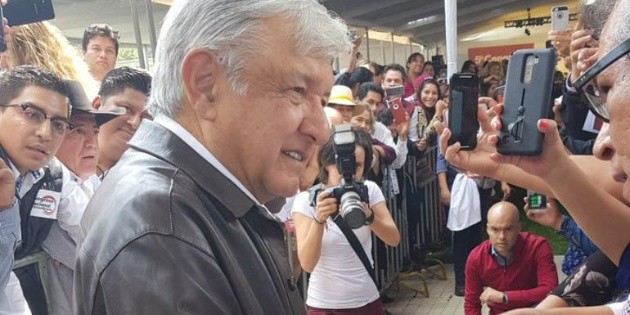 L&oacute;pez Obrador llega a Congreso Nacional de Morena en Azcapotzalco