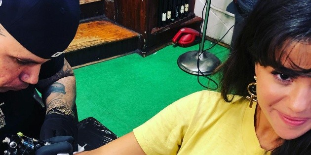 Selena Gomez se hace dos nuevos tatuajes