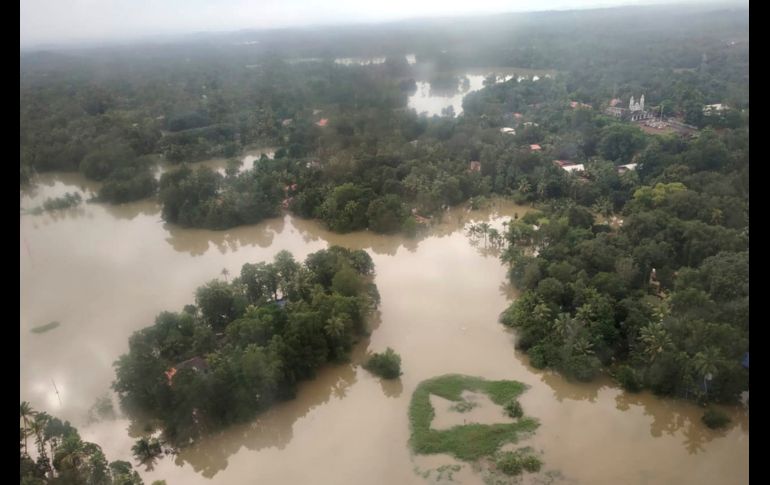 Toma desde un helicóptero de las inundaciones en Chengannur. AP/Indian Defense Public Relation office