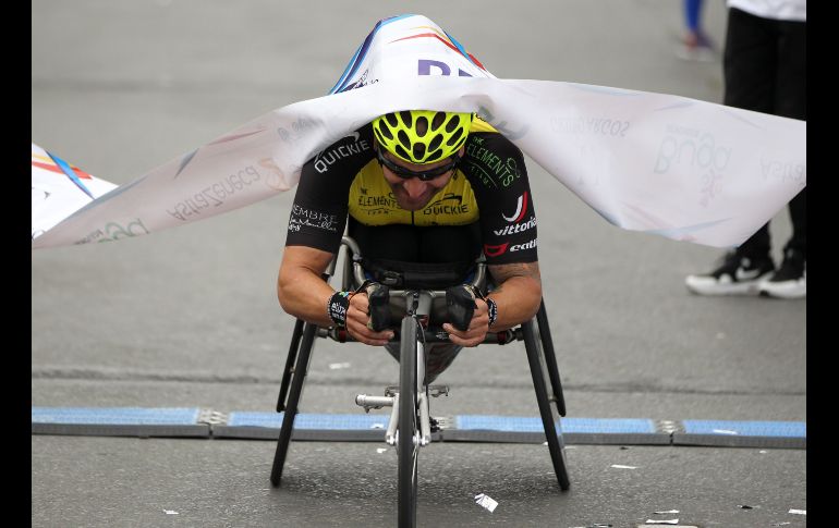El español Rafael Botello compite en la categoría silla atlética de la carrera Ser Inspiración en Buga, Colombia. EFE/E. Guzmán Jr