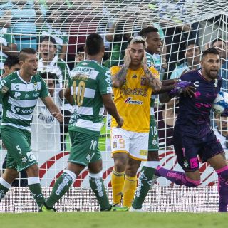 Santos se impone 3-1 a Tigres